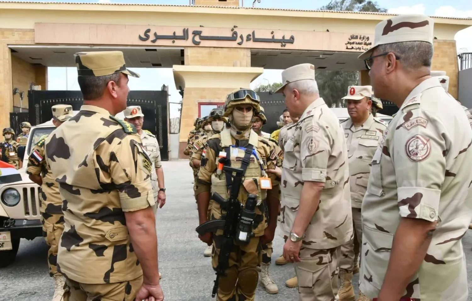 تأهب عسكري مصري عند معبر رفح ورسائل سياسية متبادلة