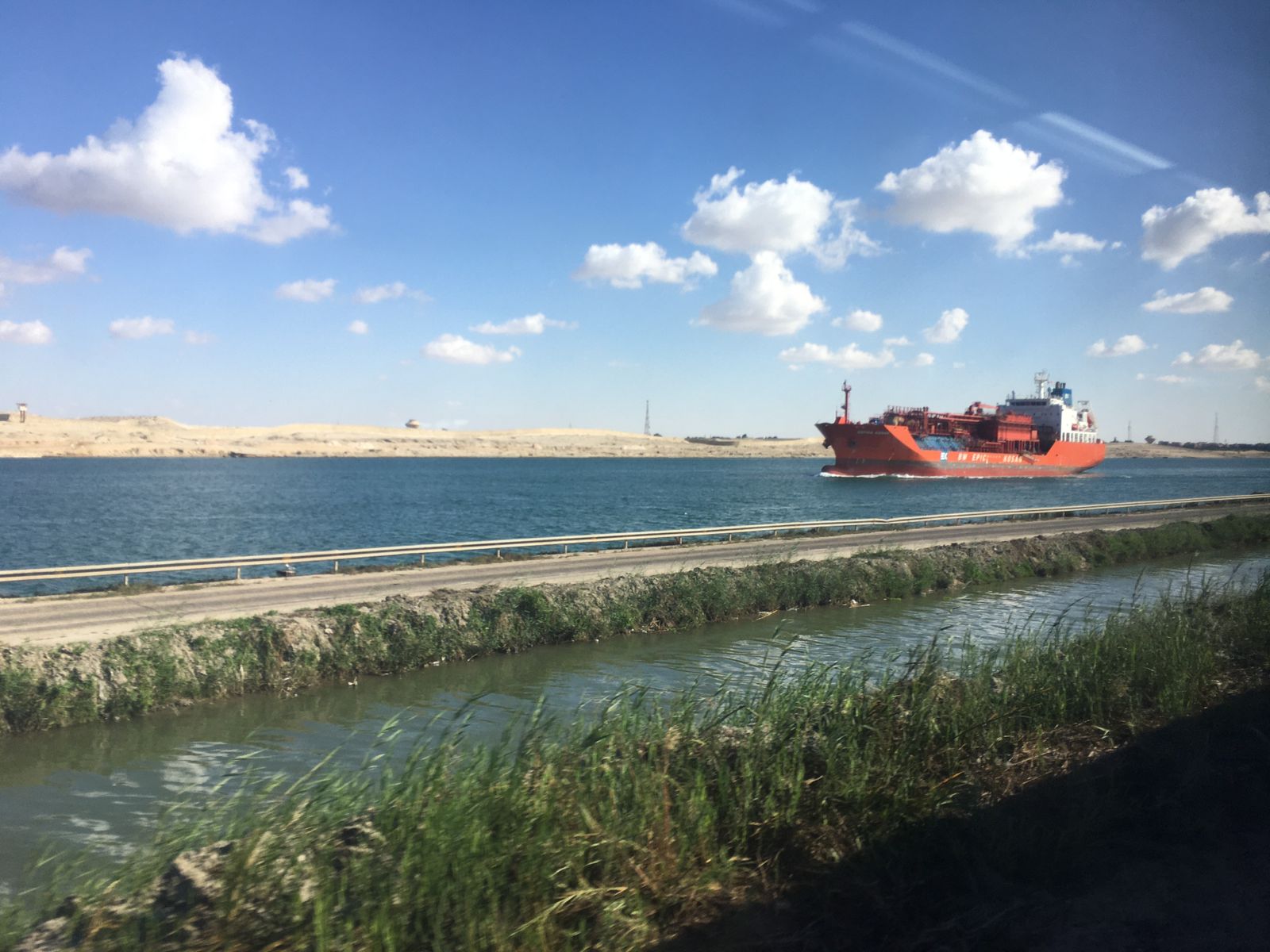 قناة السويس بين نيران الجغرافيا السياسية وتحولات التجارة العالمية