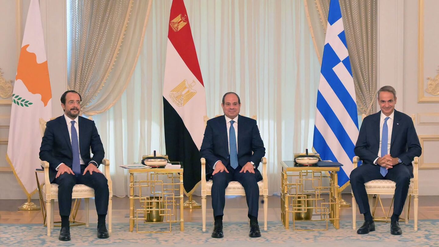 تحالف مكة يثير القلق في إسرائيل.. والقاهرة تعزز محور أثينا ونيقوسيا